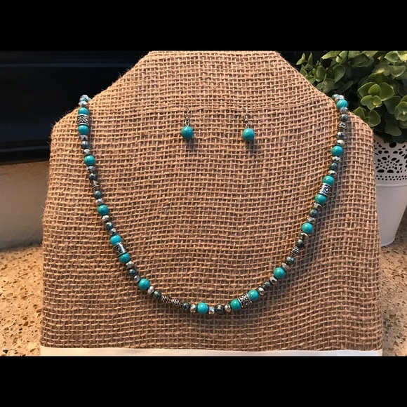 Long Turquoise Necklace and Earrings - Picture 3 of 4